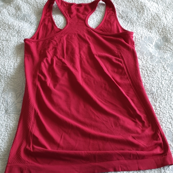 Fabletics workout top - Picture 5 of 8